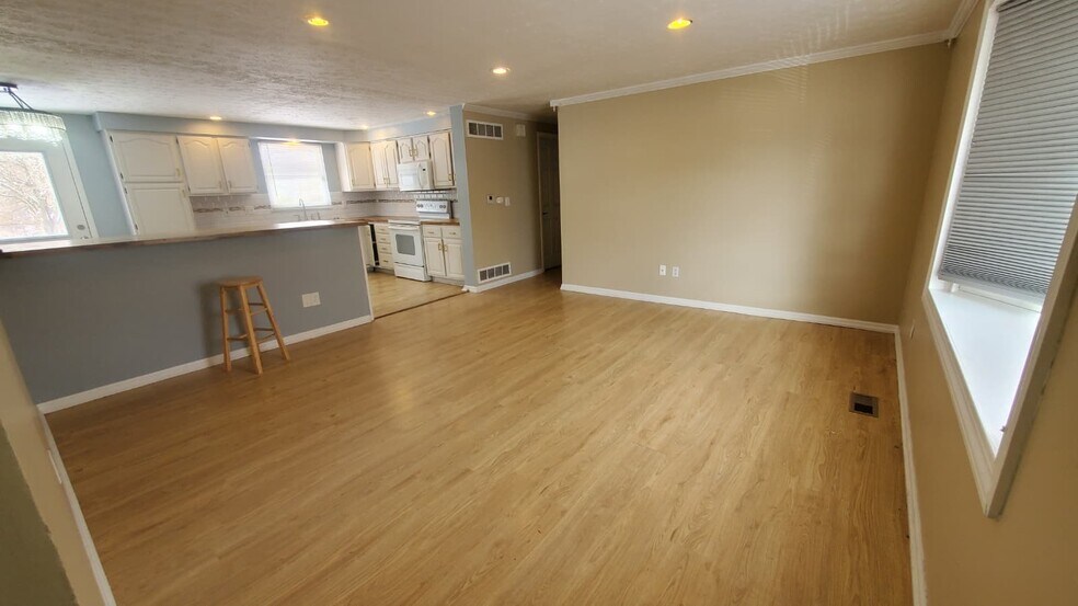 Building Photo - 1364 Karahill Dr