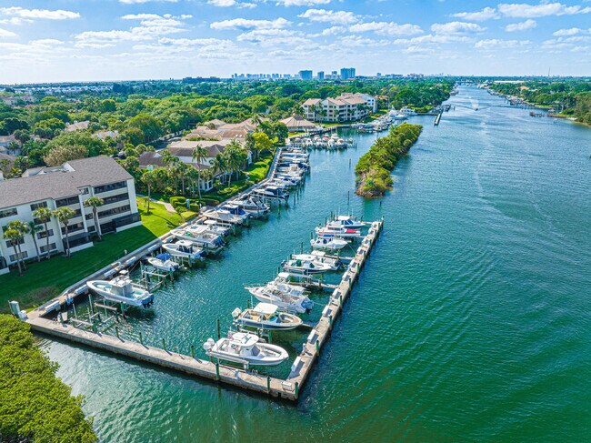 Building Photo - 533 Oak Harbour Dr