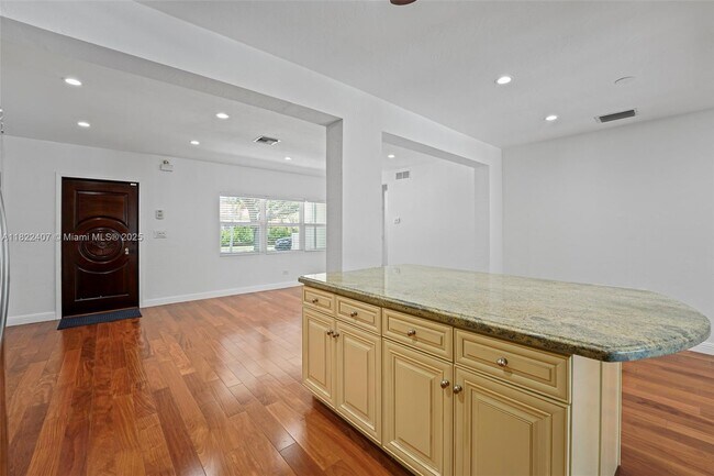 Building Photo - 12730 Ixora Rd