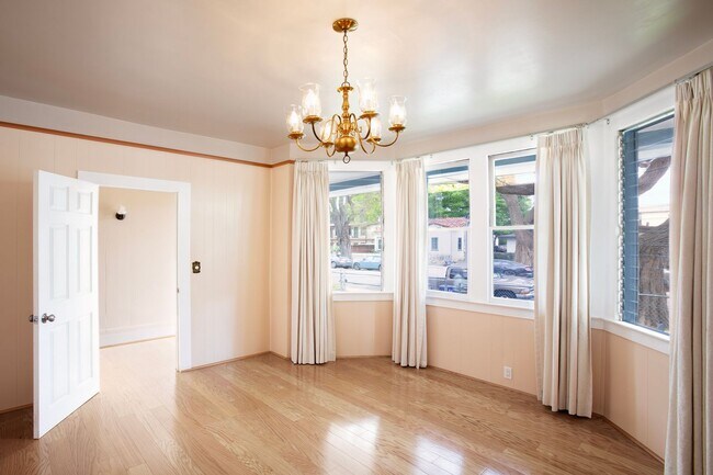 Building Photo - 214 W Ortega St