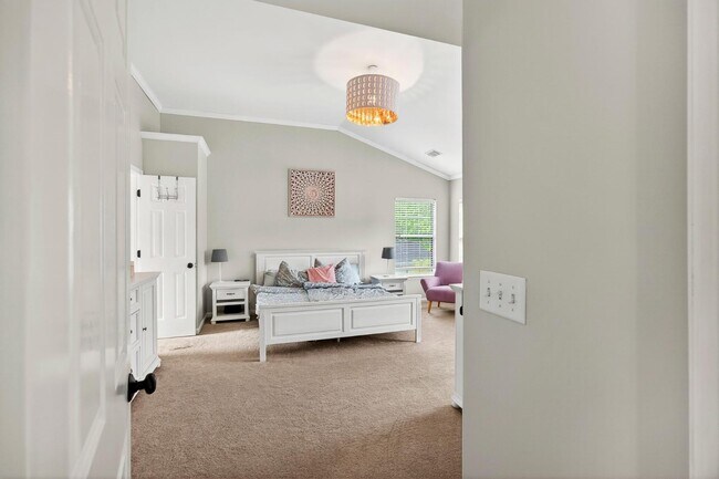 Building Photo - 5409 Dwight Dr