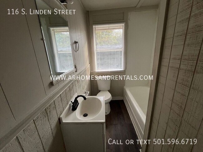 Building Photo - 116 S Linden St
