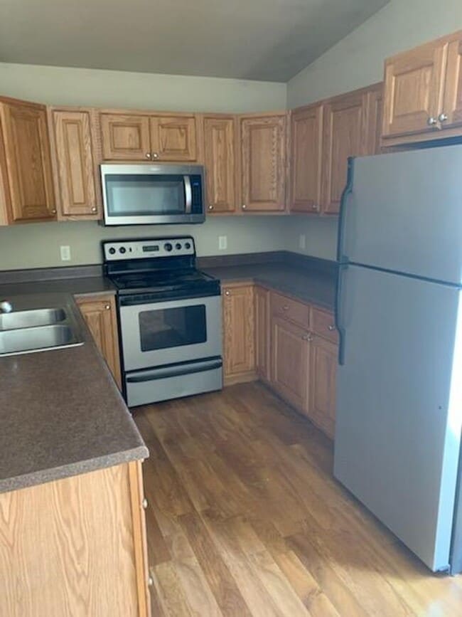 Building Photo - $1700 - 3 Bedroom, 2 Bathroom Townhome - Garage and Large Yard!