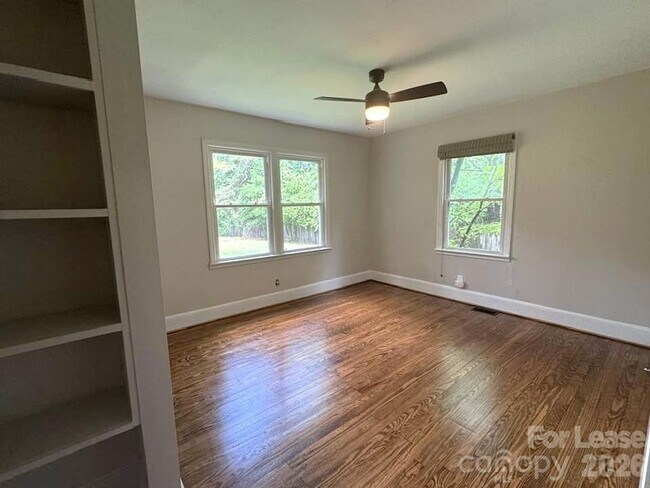 Building Photo - 810 Mt Holly-Huntersville Rd