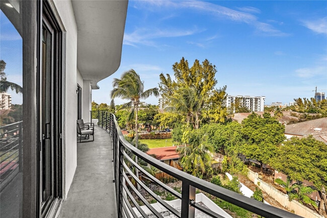 Building Photo - 2100 Miami Rd