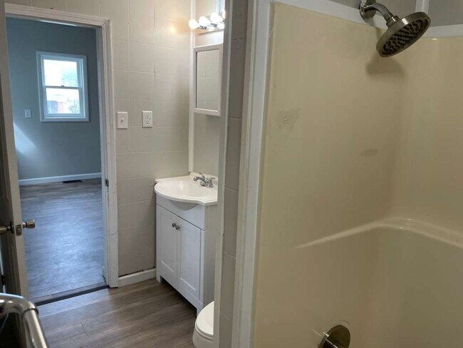 Building Photo - 315 10th St