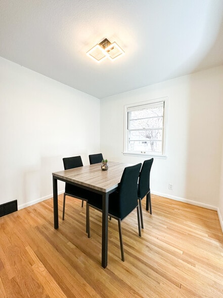 Building Photo - 7000 Park Ave