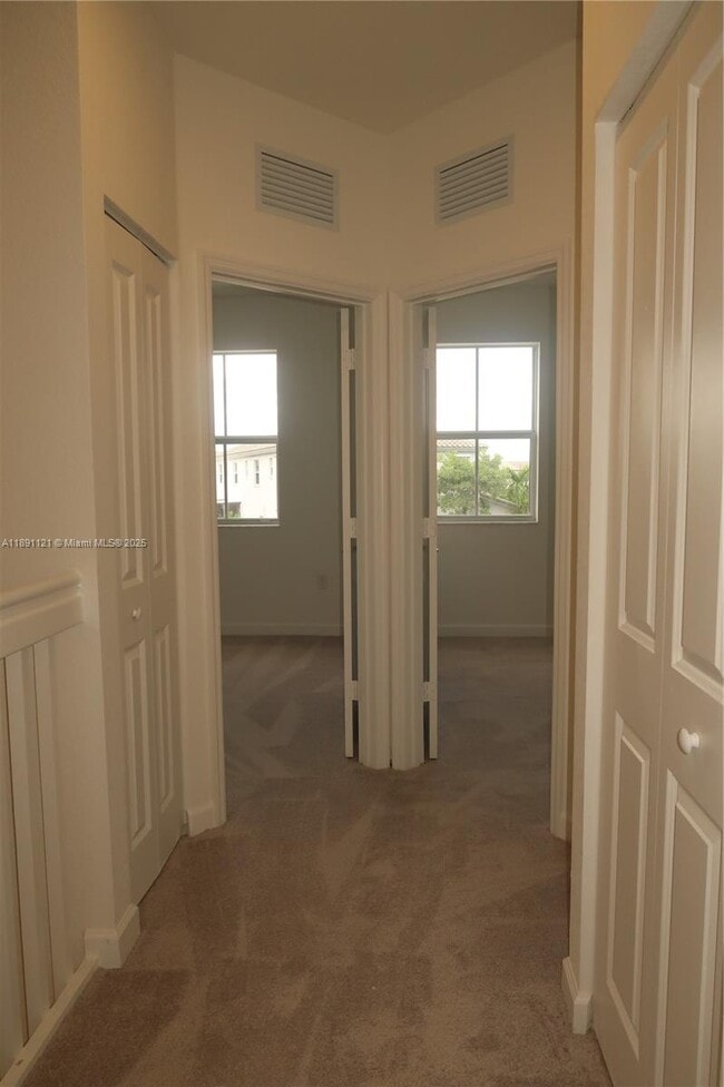 Building Photo - 1517 SE 27th Dr