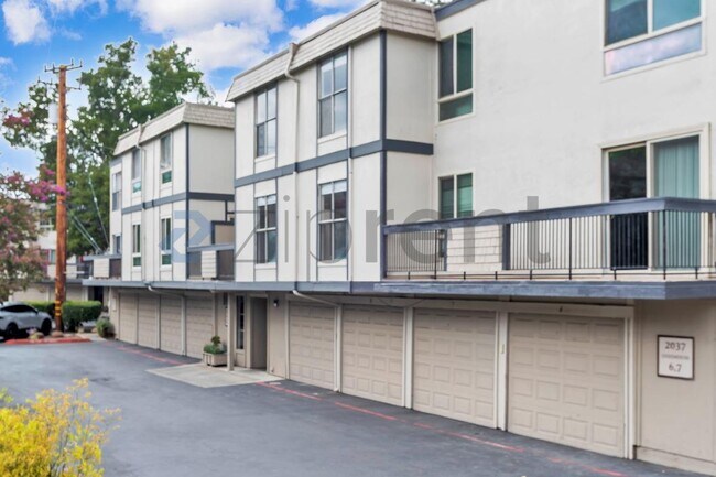 Building Photo - 2037 Sierra Rd