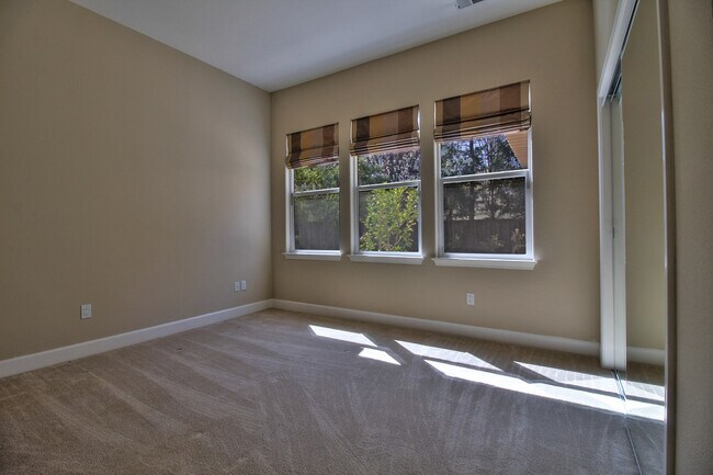 Building Photo - Beautiful 5BD/5BA Livermore Home with Huge Bonus Room and Full Downstairs Bedroom Suite!