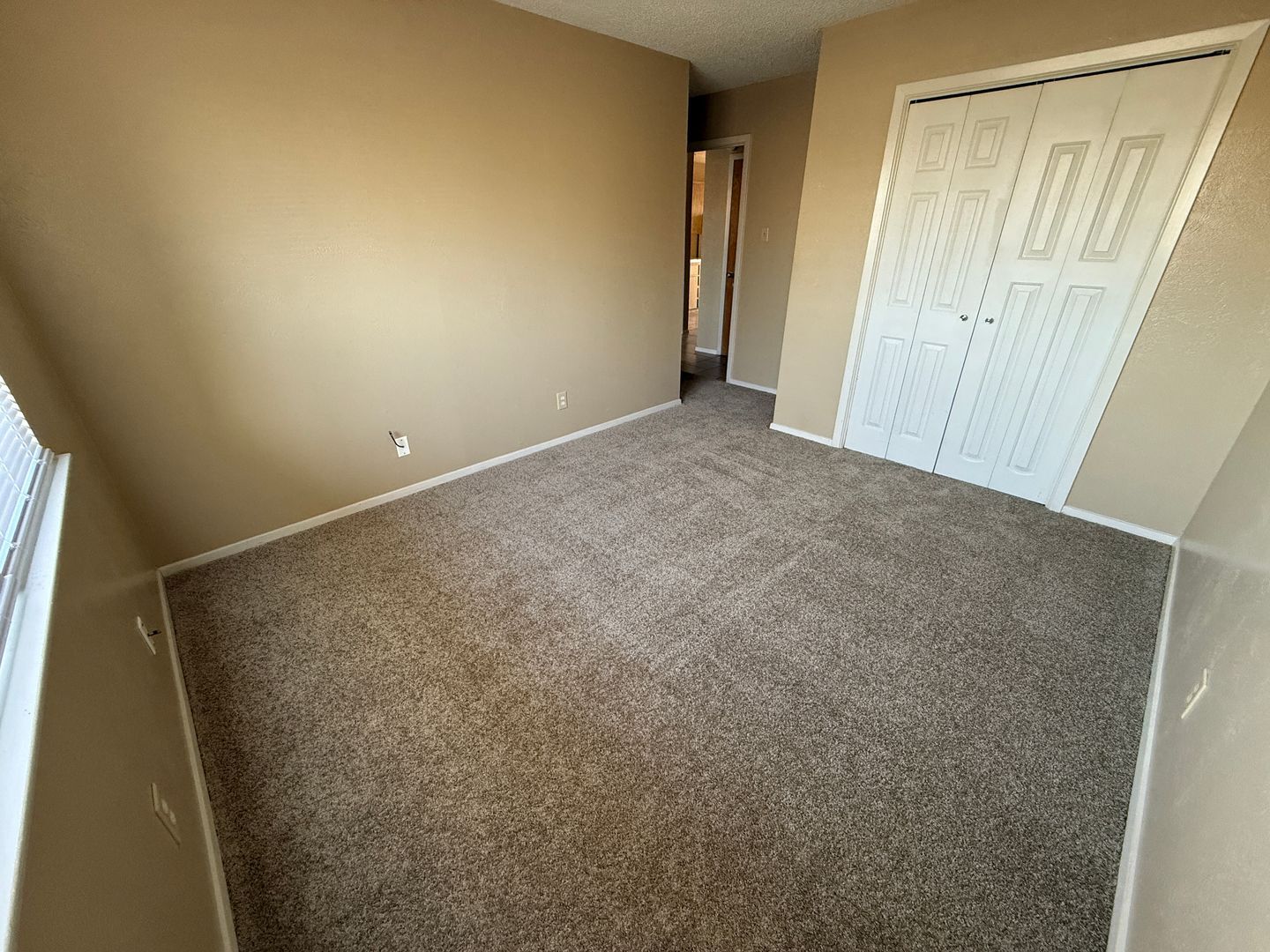 Building Photo - 2211 Cascade Dr