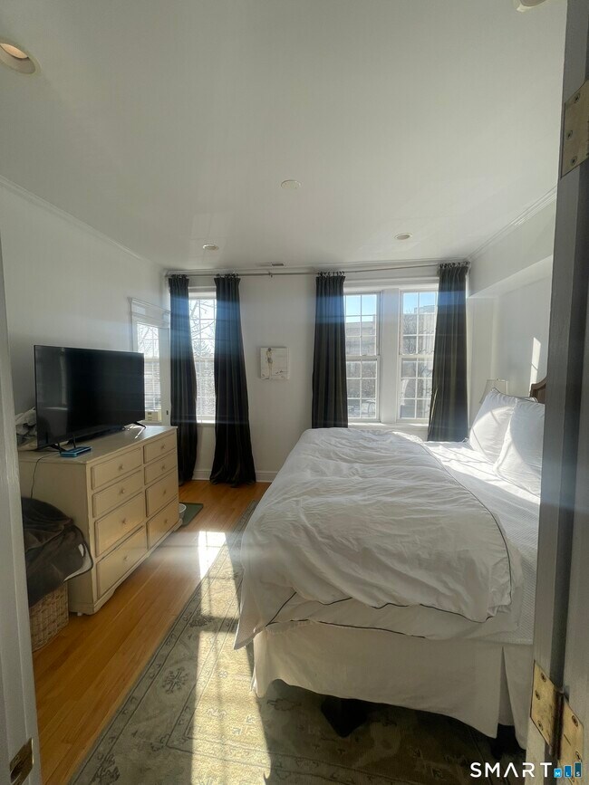 Building Photo - 345 Greenwich Ave