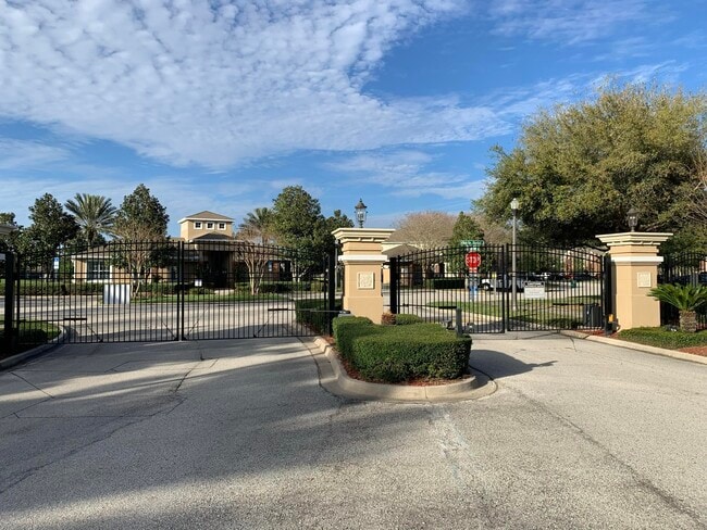 Building Photo - 6852 Woody Vine Dr