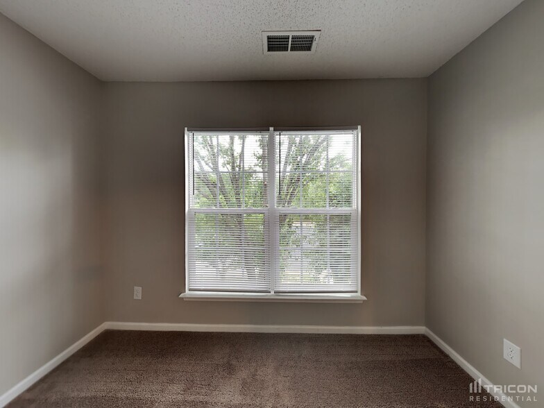 Building Photo - 6303 Pensfold Dr