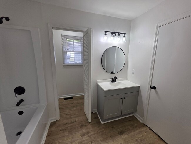 Building Photo - FOR LEASE Charming All-Brick Home on 1 Acr...