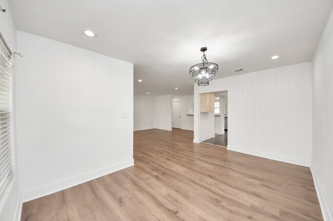 Building Photo - 7722 Elm St