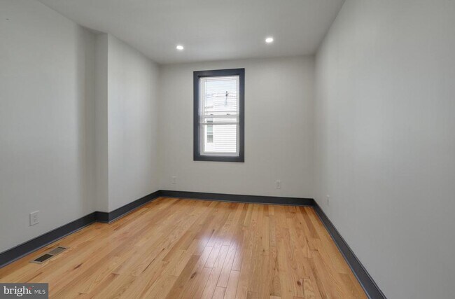 Building Photo - 2619 W Thompson St