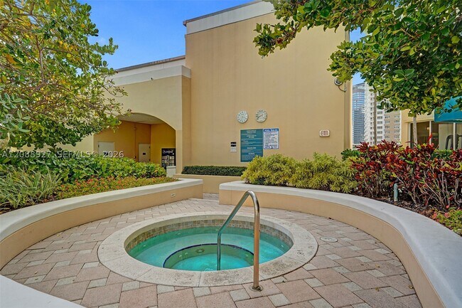 Building Photo - 888 Brickell Key Dr