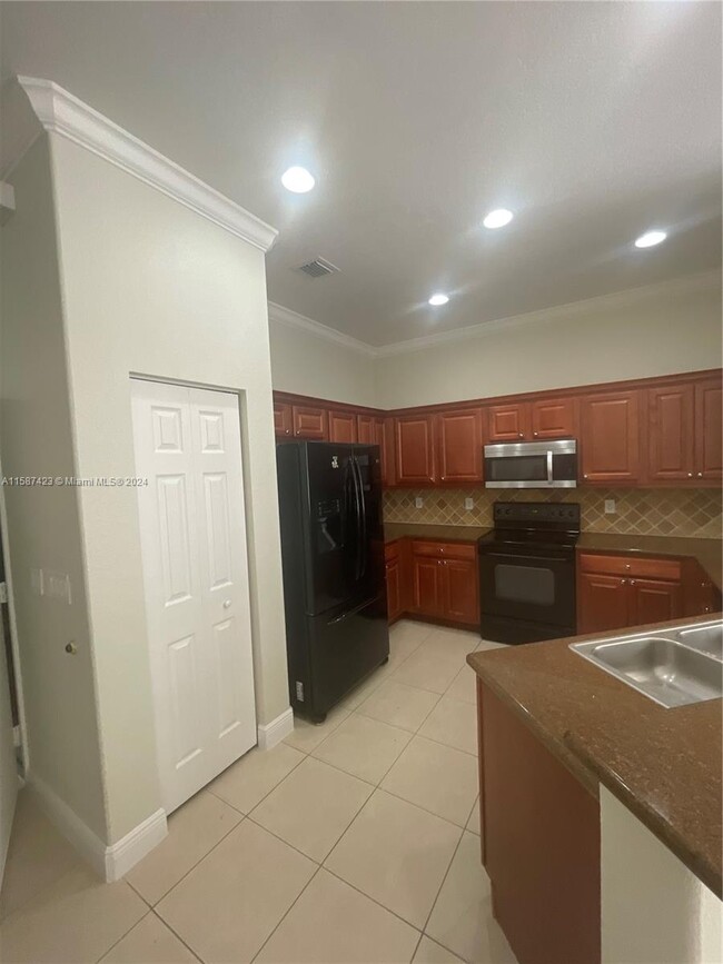 Building Photo - 4242 SW 124th Way