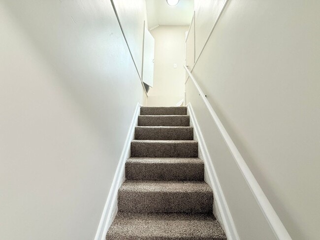 Building Photo - Renovated 3-Bedroom Home – We Welcome Sect...