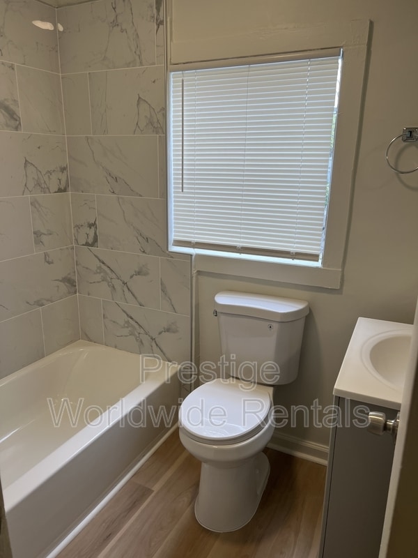 Building Photo - 2823 Lee St