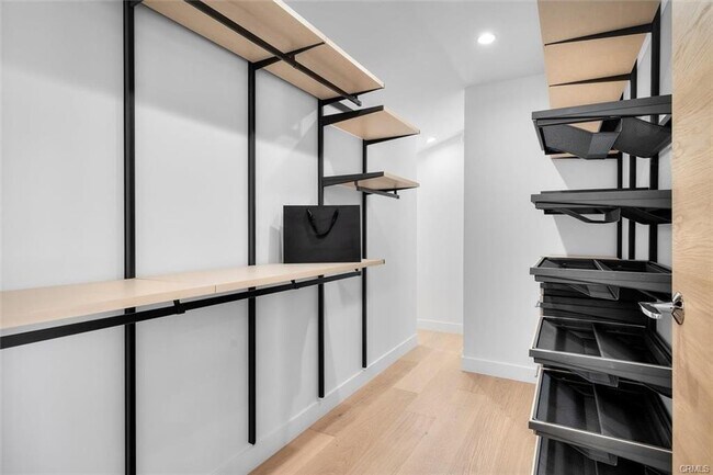 Building Photo - 555 Esplanade