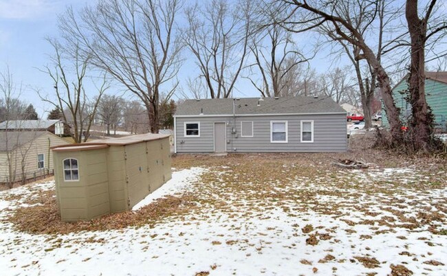 Building Photo - COMING SOON! 3 Bed 1 Bath Home! $1350.00