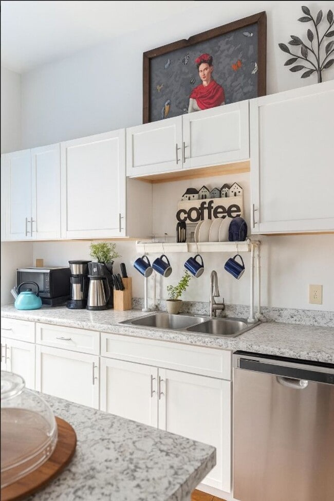 Building Photo - 232 Main St