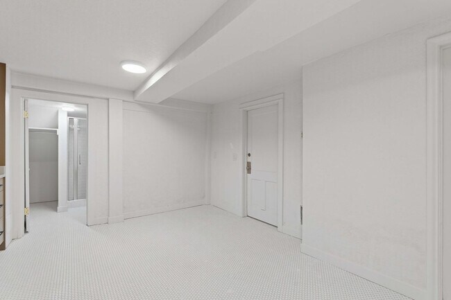 Building Photo - All-Utilities-Included Studio in Historic Bristol Manor | Pet Friendly