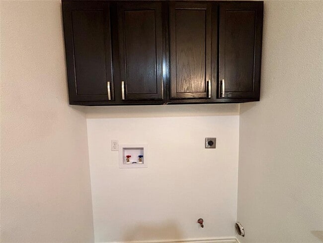 Building Photo - 808 Lone Star Dr