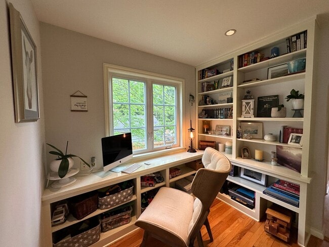 Building Photo - Briercrest ~ North Seattle Home