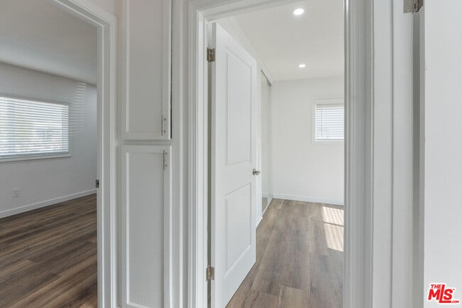 Building Photo - 10806 Doty Ave