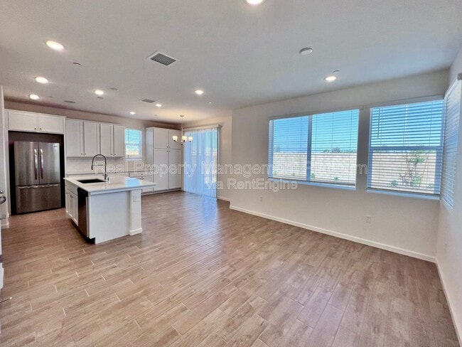 Building Photo - 2059 N Wagon Ln