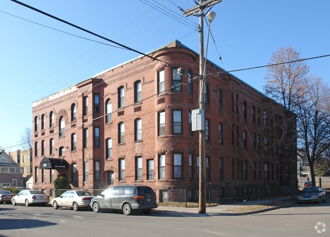 Building Photo - Canadian Terrace