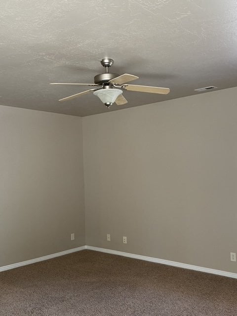 Building Photo - Well-maintained 3 bed/2 bath condo near Sk...