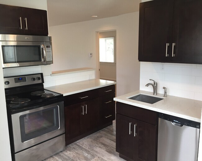 Building Photo - 609 N 48th St