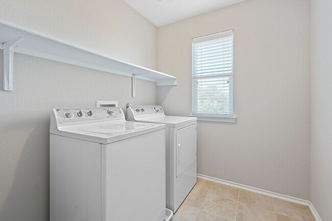 Building Photo - 476 Sheepshank Dr