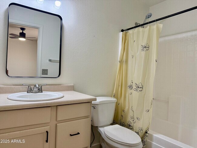Building Photo - 2358 E Peach Tree Dr