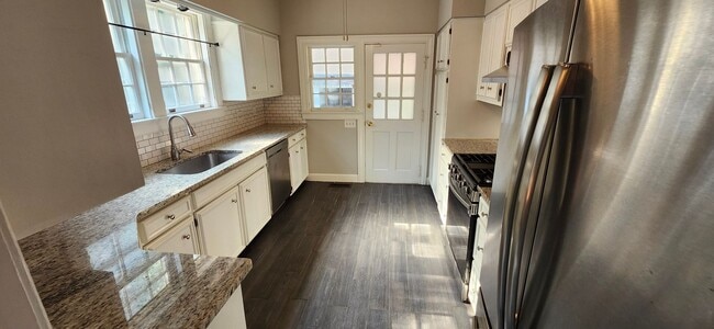Building Photo - Wonderful home in Overlook!