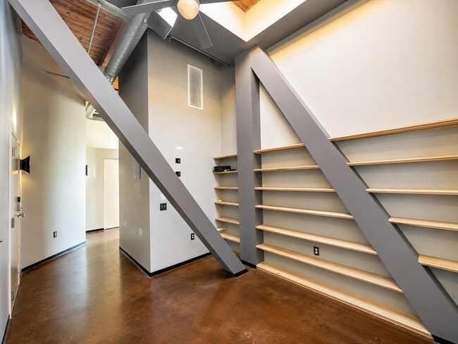 Building Photo - 118 Holmes St