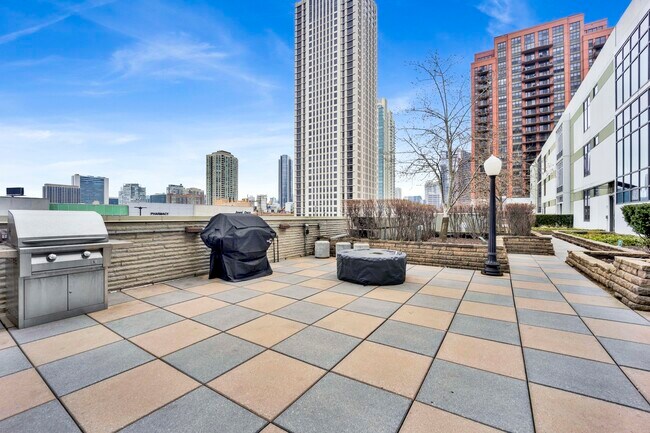 Building Photo - 660 W Wayman St
