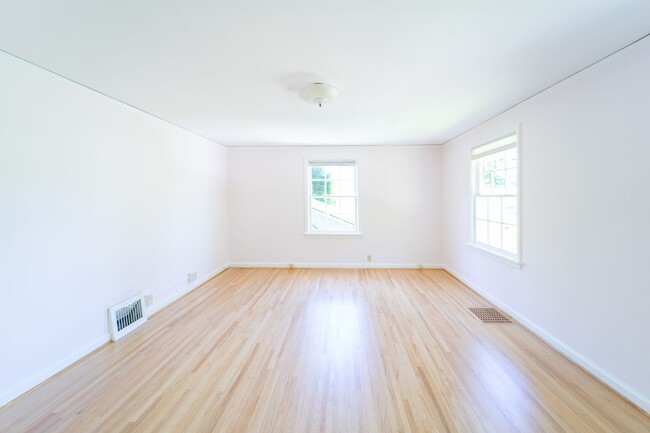 Building Photo - Enchanting Portland Heights 5BD House: You...