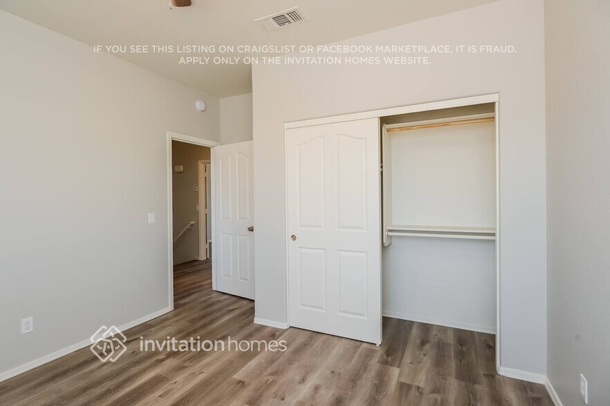 Building Photo - 687 W Country Estates Ave
