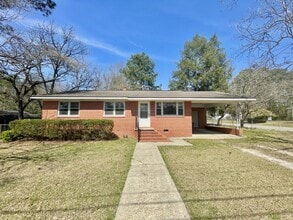 Building Photo - 3 Bed, 1 Bath Nest In Raeford