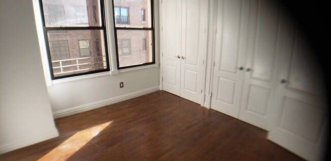 Building Photo - 42 Park Terrace E