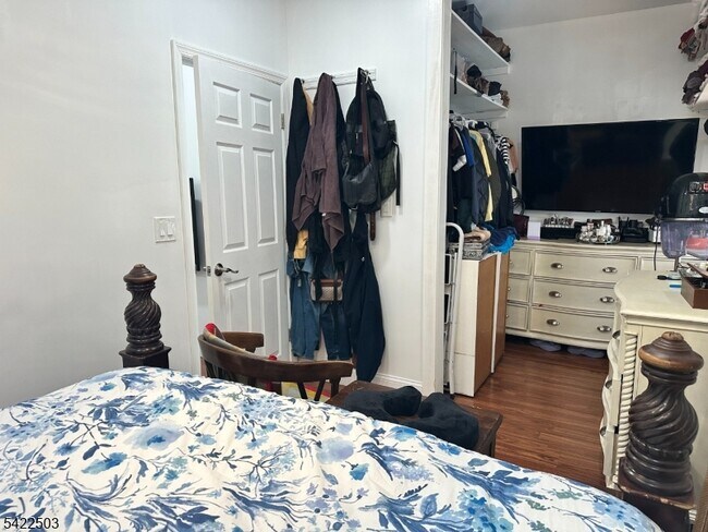 Building Photo - 70 Arthur St