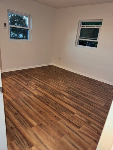 Building Photo - 562 Hartley Pl