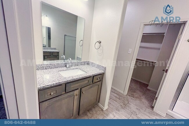 Building Photo - Rare 2 Bedroom Townhome in Wolfforth!