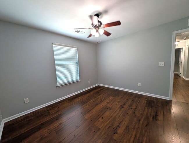 Building Photo - Stunning 2 Story Home Located in The Settlements at Withrow Downs Community!