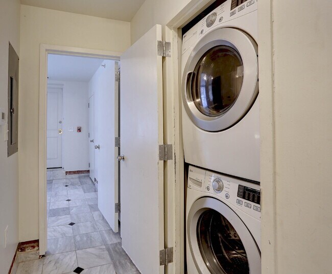 Building Photo - 2020 N Calvert St